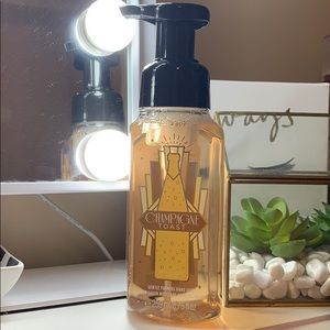 🥂2/20 Bath and Body Works Foaming Hand Soap